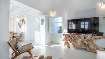SWINGING SUNSET: 3 Bedroom Villa Sunset & Sea View with Private Infinity Pool & Hot Tub | Television