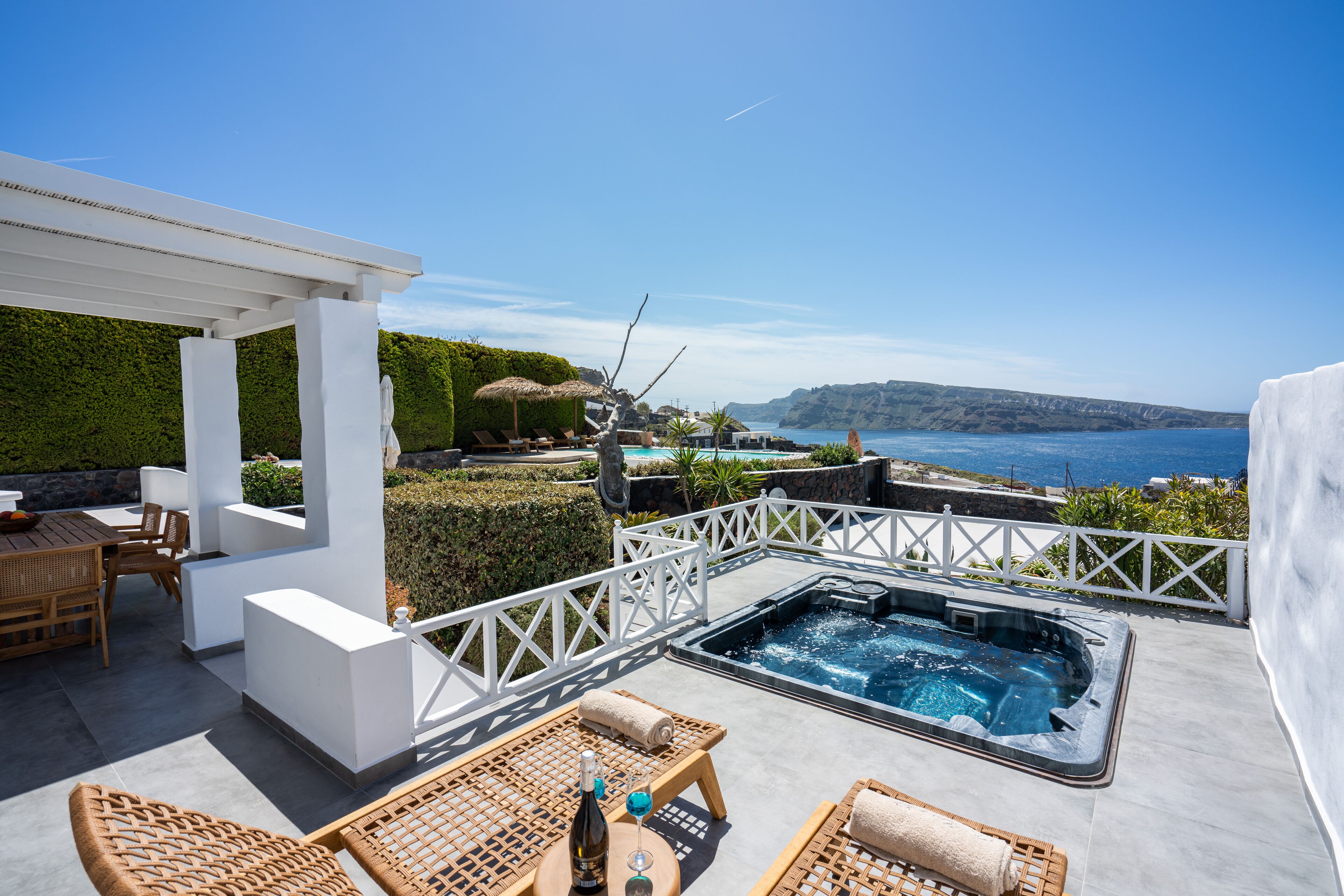 SWINGING SUNSET: 3 Bedroom Villa Sunset & Sea View with Private Infinity Pool & Hot Tub | 전용 스파 욕조