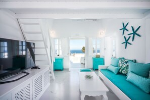 EMERALD: 3 Bedroom Villa Sunset & Sea View with Private Pool & Hot Tub | Living area | Books - Oia Sunset Villas (Santorini)