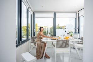 DIAMOND: 4 Bedroom Villa Sunset & Sea View with Private Pool & Hot Tub | In-room dining - Oia Sunset Villas (Santorini)