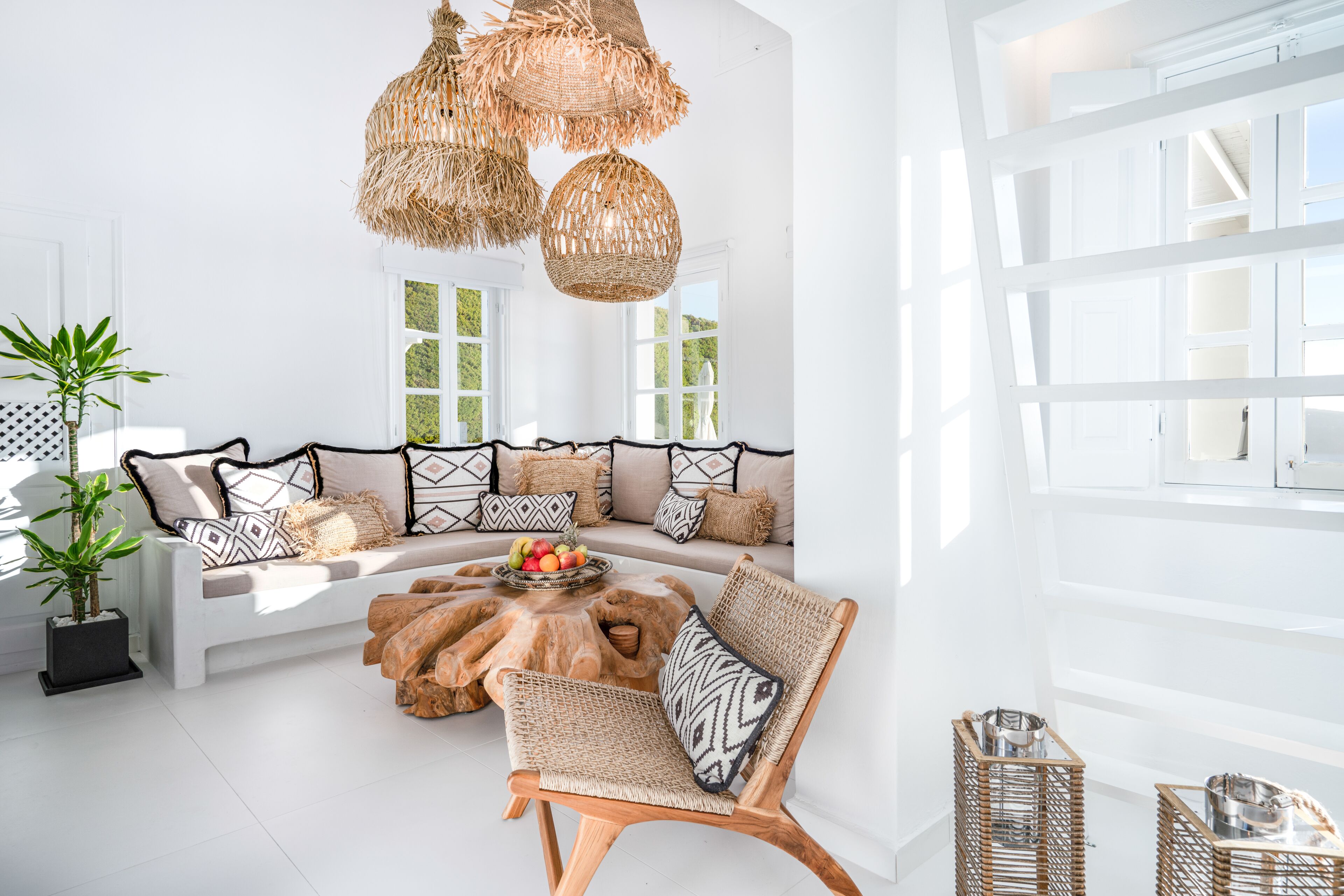 swinging sunset: 3 bedroom villa sunset & sea view with private infinity pool & hot tub | living room | books