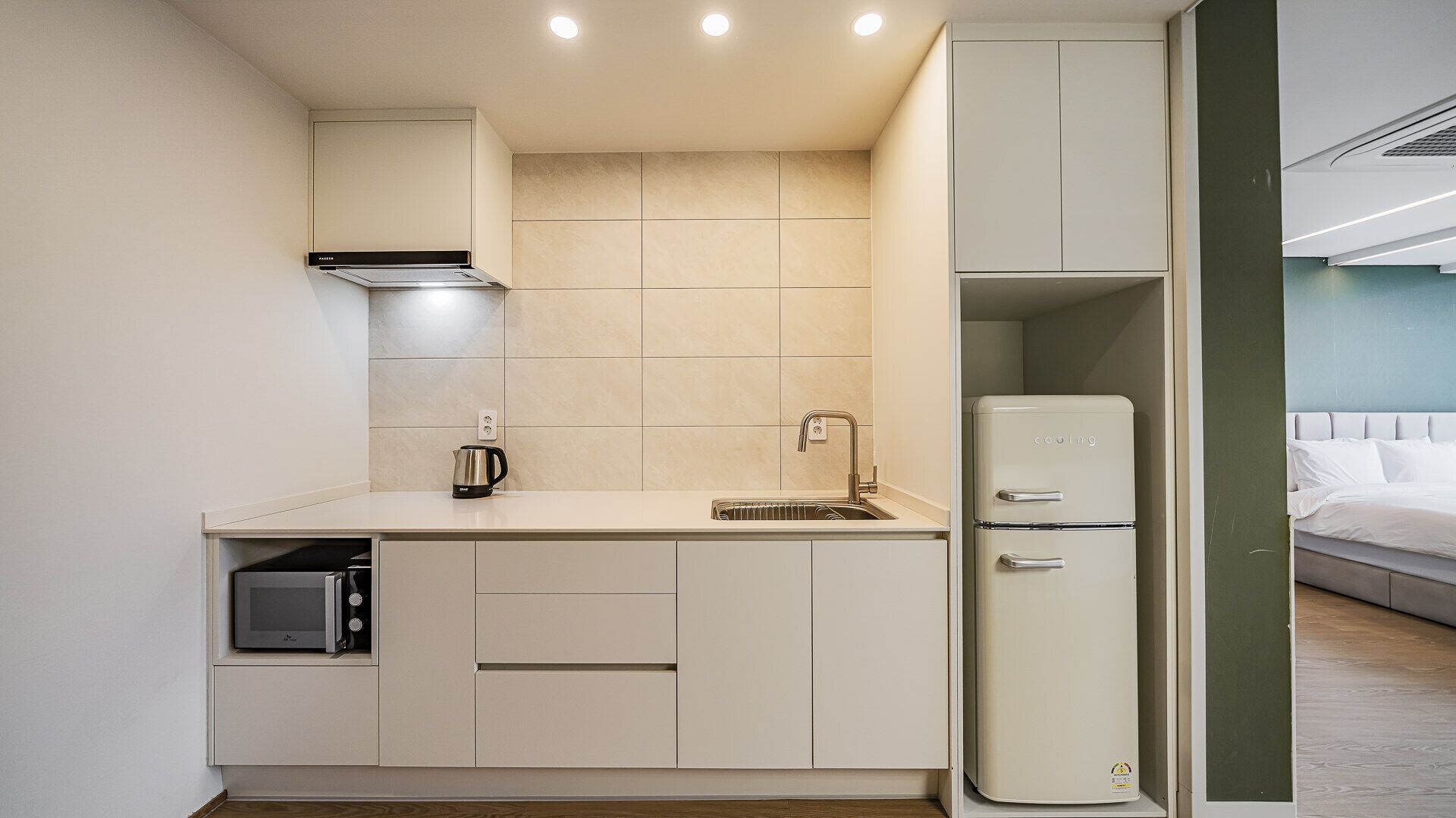 maruvinallipool:heatingfee100000krw(nowoffering-50% krw 50000,warmpoolnotavailjul-aug)base2/max 4pax | private kitchen | mini-fridge, microwave, electric kettle, cookware/dishes/utensils