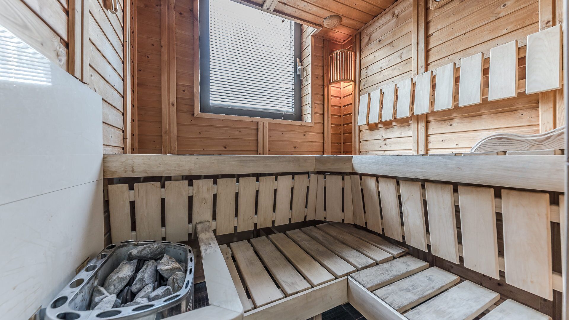 hydromassage showerhead, hair dryer, bidet, towels