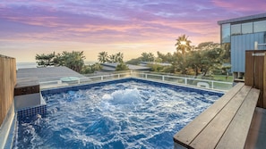 Outdoor spa tub
