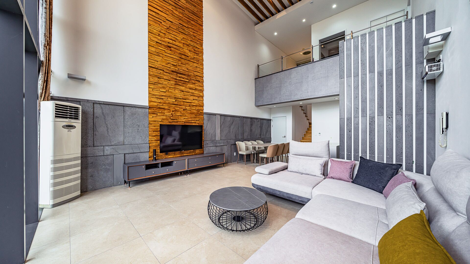 gaon pool::heatingfee150000krw(nowoffering-50% krw75000,warmpoolnotavailjul-aug), base 6/max 10pax | living area | 42-inch lcd tv with digital channels, tv