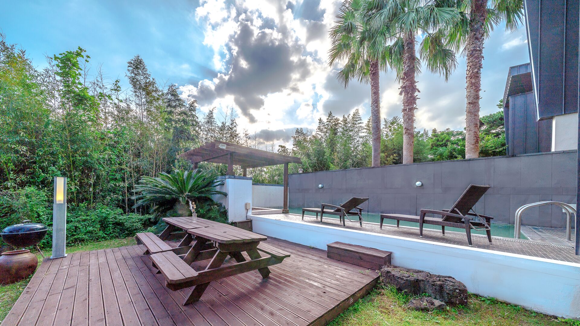 gaon pool::heatingfee150000krw(nowoffering-50% krw75000,warmpoolnotavailjul-aug), base 6/max 10pax | terrace/patio