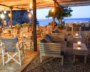 Breakfast, lunch, dinner served; Greek cuisine  - Palia Damouchari (Zagora-Mouresi)