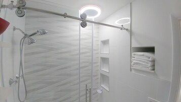 Private Villa | Bathroom shower