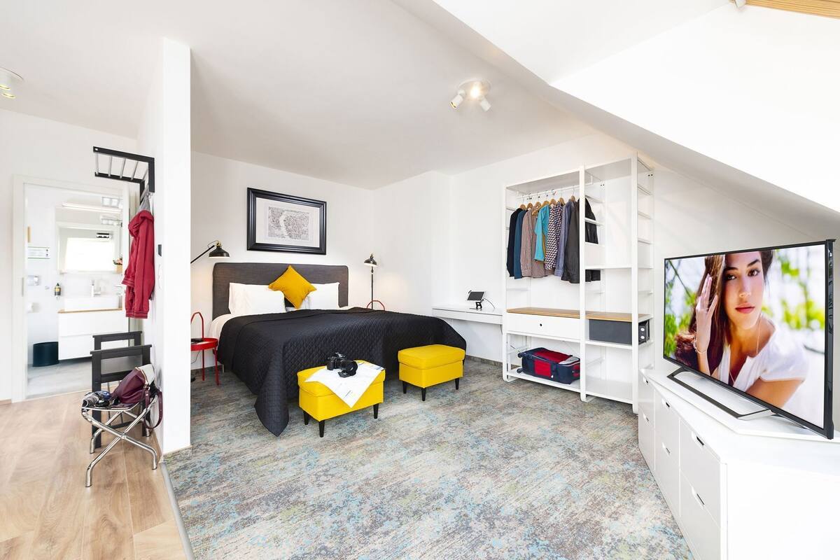 Hypo-allergenic bedding, in-room safe, individually decorated