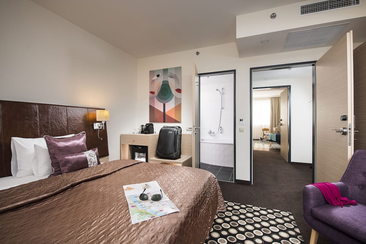 Hypo-allergenic bedding, in-room safe, individually decorated