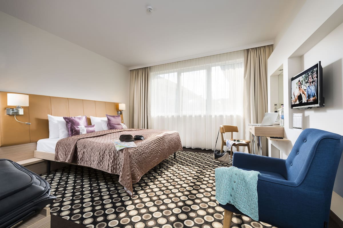 1 bedroom, hypo-allergenic bedding, in-room safe, individually decorated