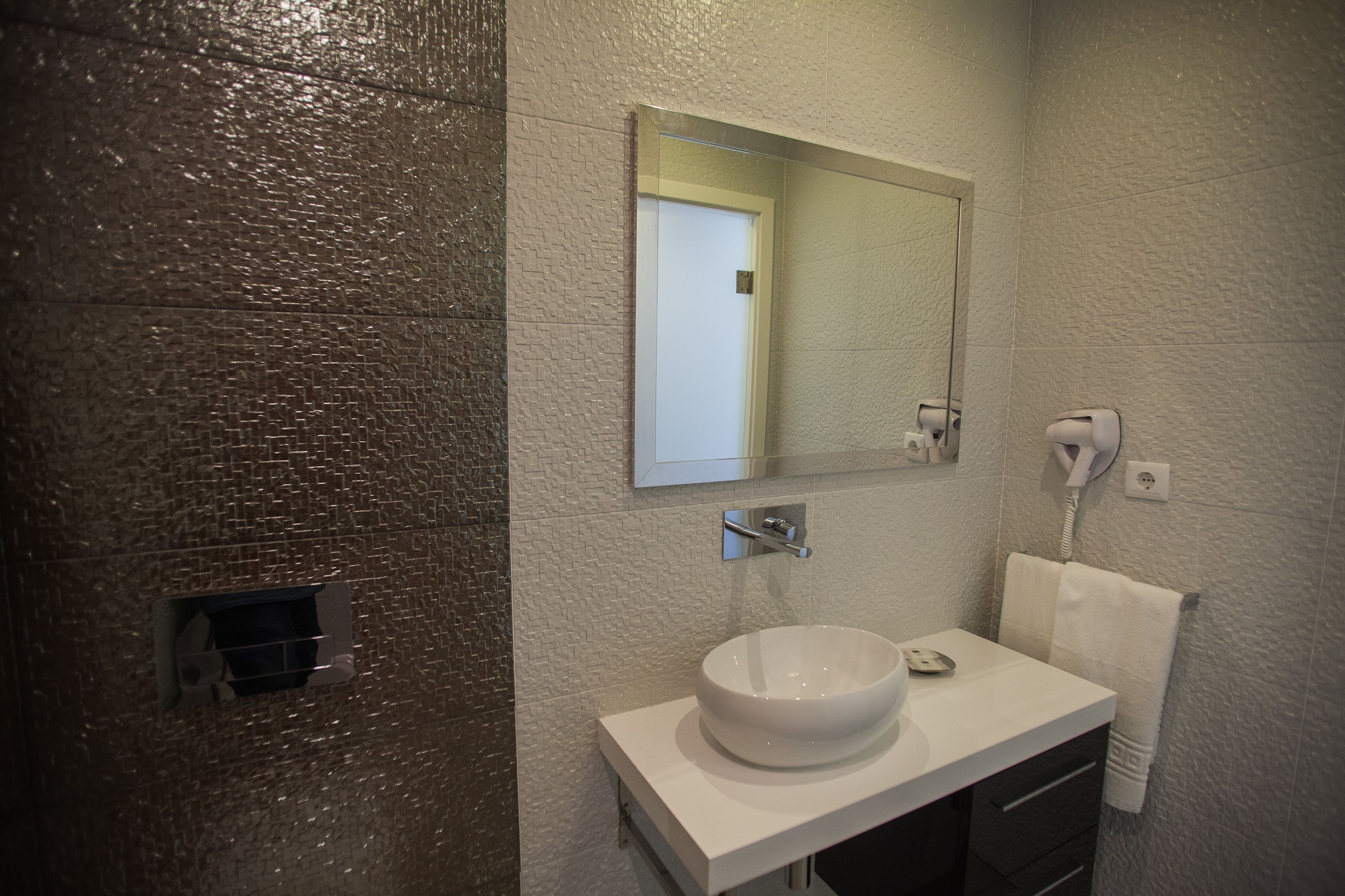 Photo - Thomar Story - Guest House