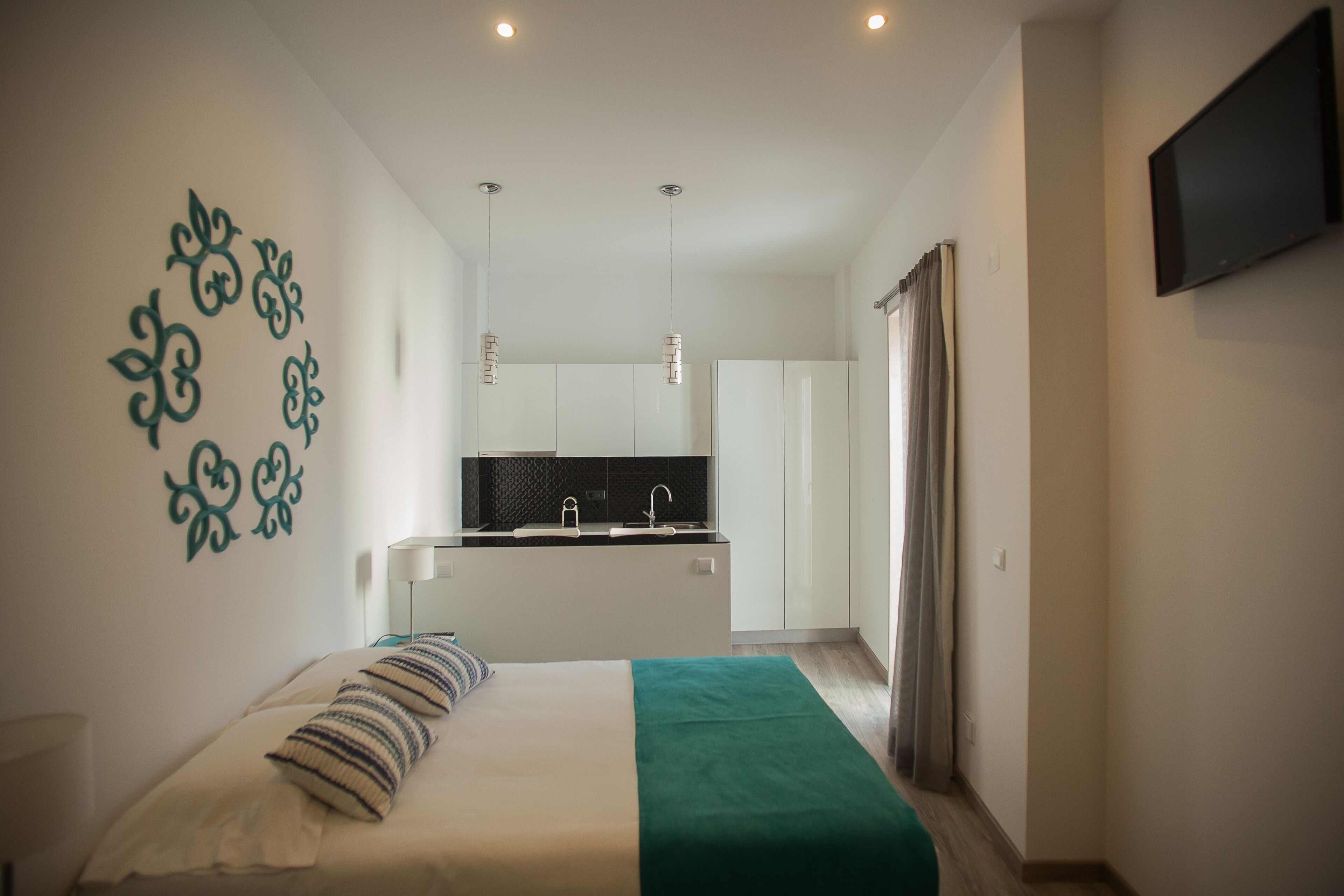 Premium bedding, desk, soundproofing, iron/ironing board (on request)
