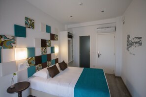 Habitación doble estándar | Ropa de cama de alta calidad, escritorio y insonorización 