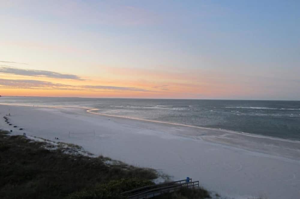 Beach House Hotel