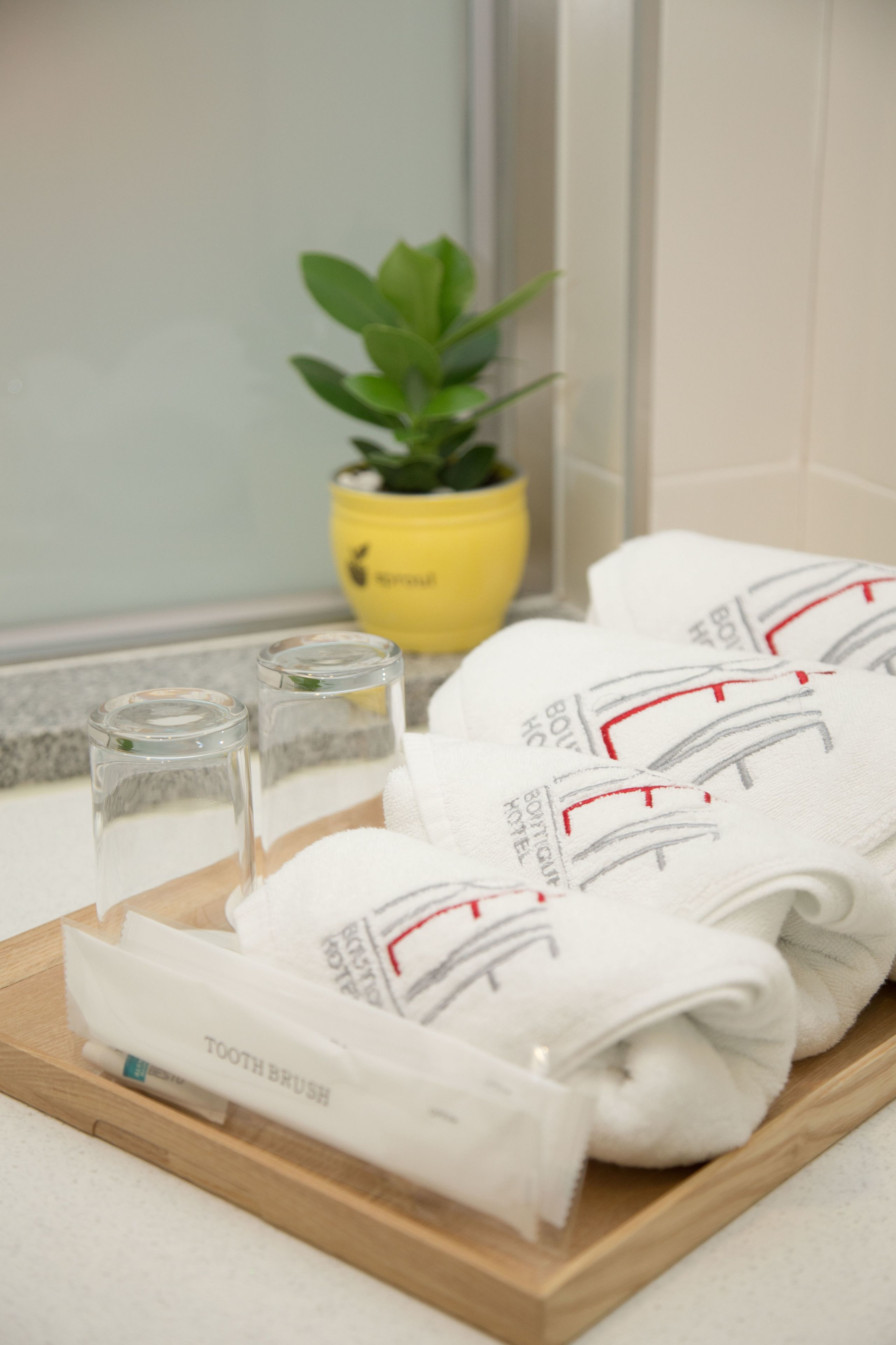 standard twin room | bathroom amenities | free toiletries, hair dryer, slippers, heated floors