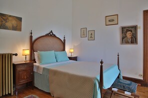 Sistema de insonorización, cunas gratuitas, wifi gratis y ropa de cama 