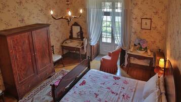 Soundproofing, free cots/infant beds, free WiFi, bed sheets