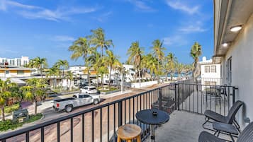 Estudio básico, 1 cama Queen size | Terraza o patio