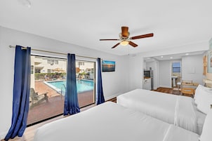 Studio, 2 Queen Beds (Sleeps 4 People)