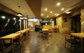 Standard Double Room (One Room) | Breakfast area | Free daily continental breakfast - Gambi Namu Pension (Jeju City)