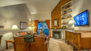 4 Bedroom, 3 Bathroom - 401 | Living area | DVD player