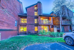 2 Bedroom, 2 Bathroom - 204 | Cribs/infant beds, rollaway beds