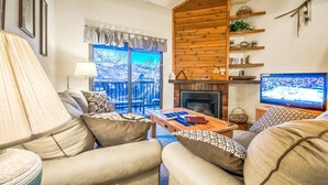 3 Bedroom, 2 Bathroom - 407 | Living area | DVD player