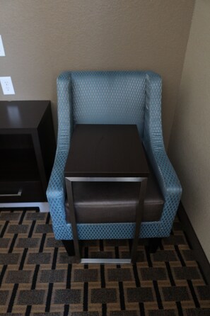 Premium bedding, desk, laptop workspace, soundproofing - West Worth Inn and Suites (Fort Worth)