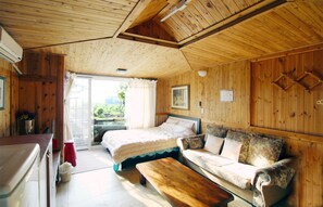 One Double Bed Room | Iron/ironing board, rollaway beds, free WiFi - Ebbnsae Pension (Jeju City)