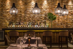 3 restaurants; breakfast, lunch, and dinner served - The Cove Suites at Blue Waters Resort and Spa (St. John's)