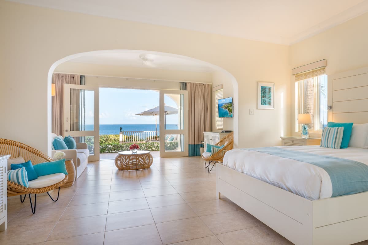 Cove Suite | Premium bedding, down duvets, free minibar, in-room safe
