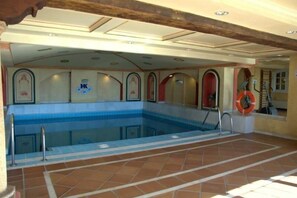 Innendørsbasseng