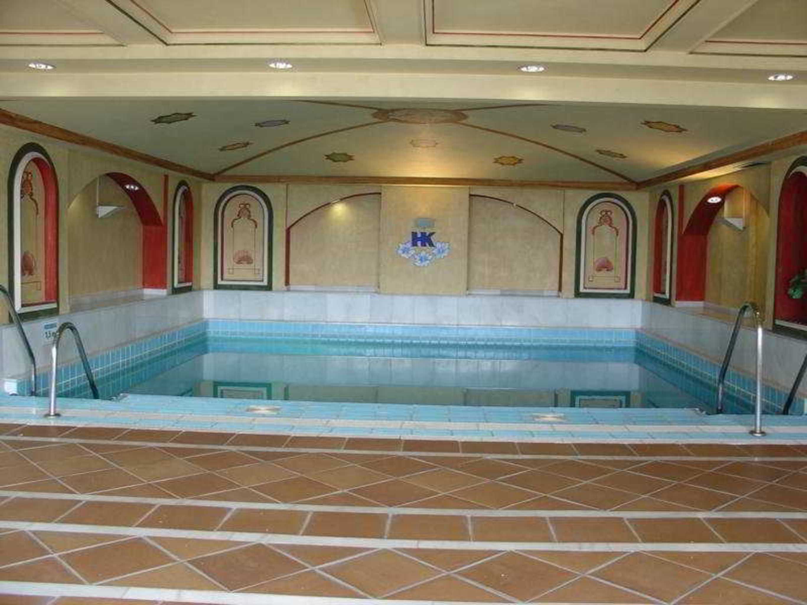حمام سباحة
