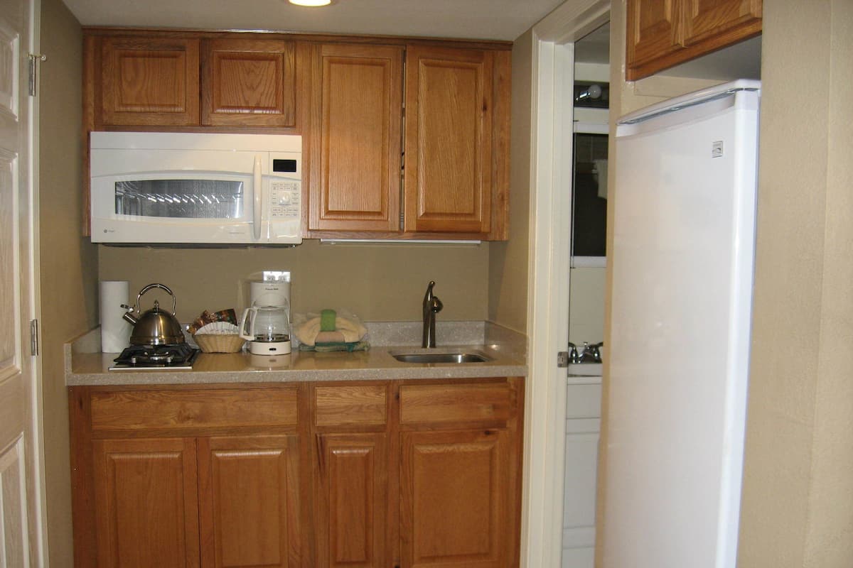 Fridge, microwave, coffee/tea maker, cookware/dishes/utensils