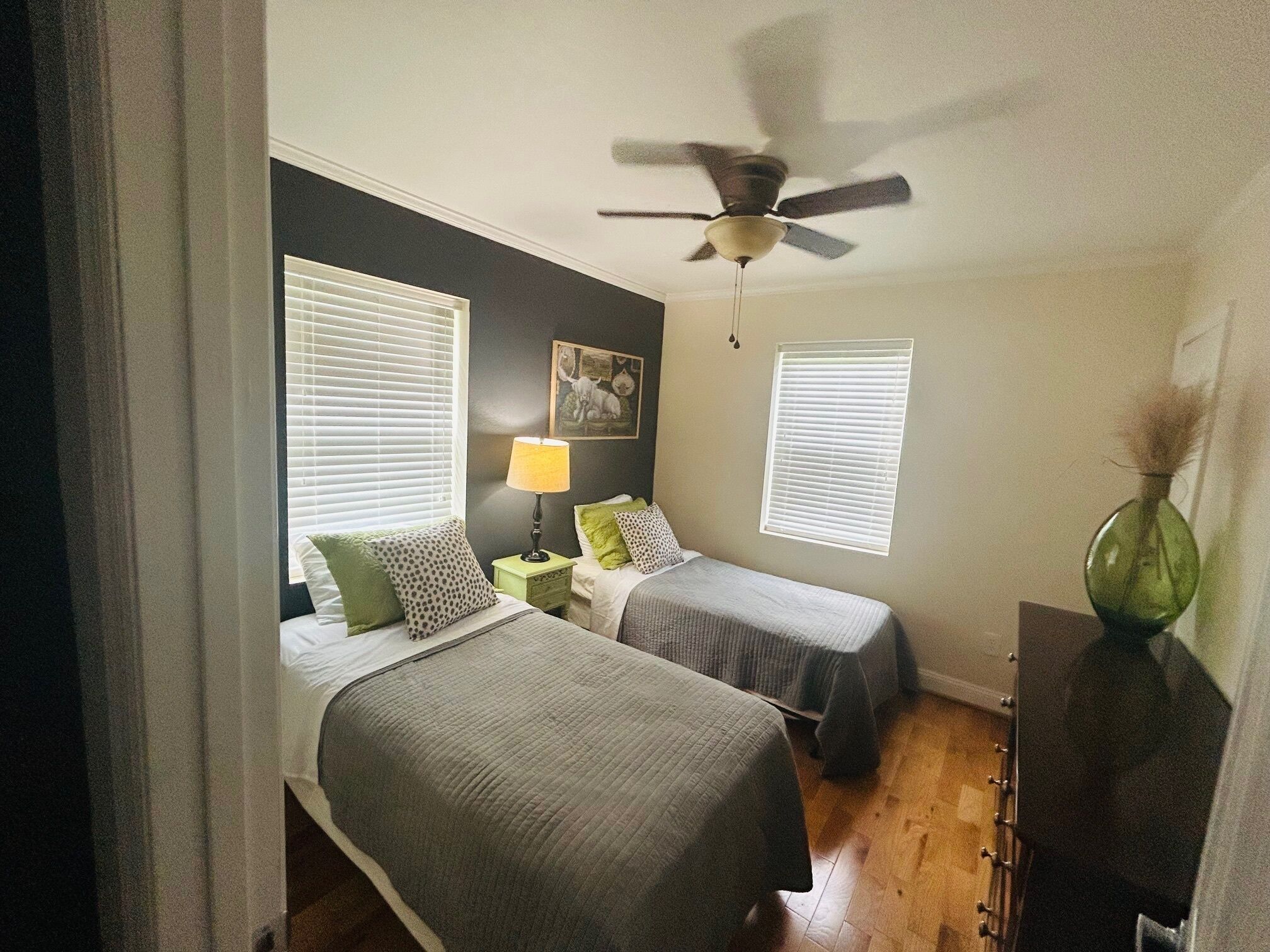 1 habitación, decoración personalizada y muebles diferentes 