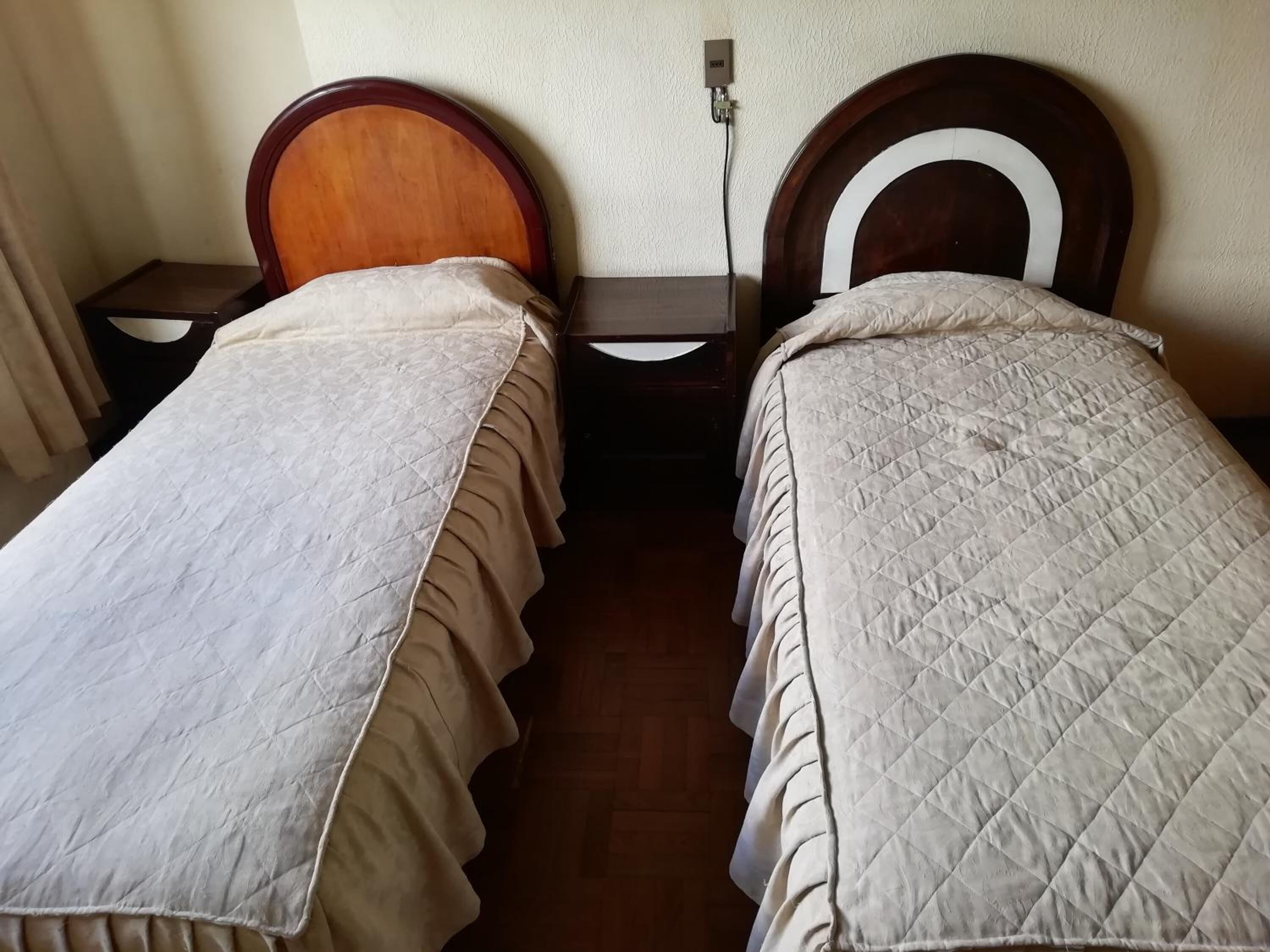 room, shared bathroom | free wifi, bed sheets
