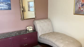 Standard Room, 1 Double Bed, Non Smoking, Refrigerator & Microwave | Bathroom
