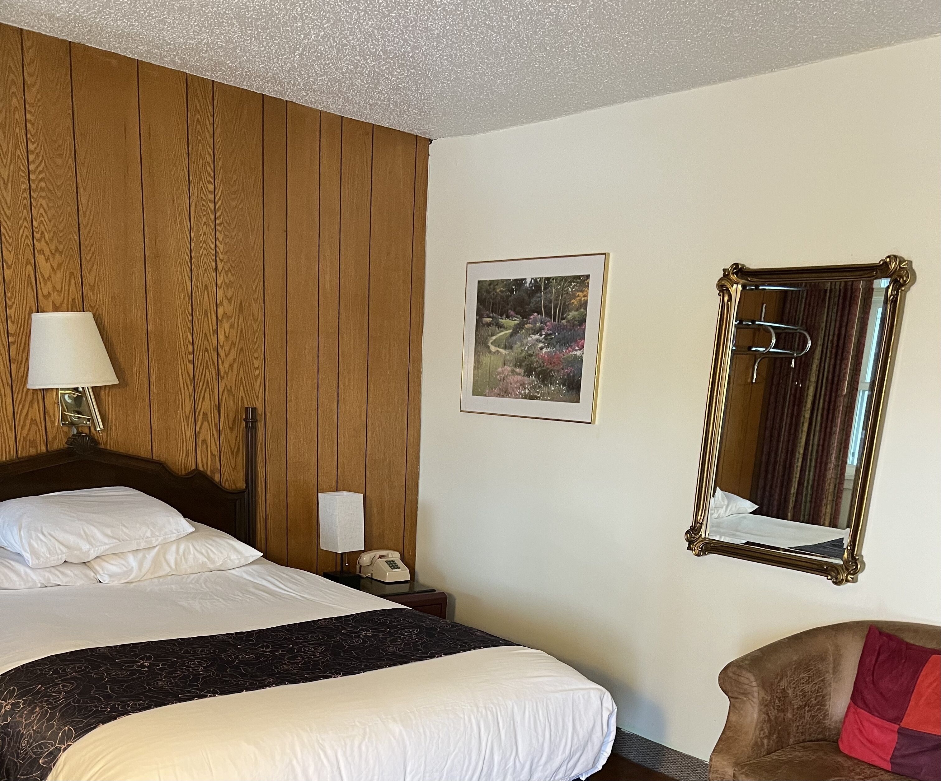 Rom – standard, 2 dobbeltsenger, ikke-røyk, kjøleskap og mikrobølgeovn | Bad | Toalettartikler (inkludert) og håndklær