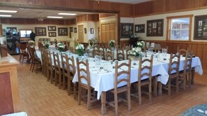 Lounge - Lonesome Dove Guest Ranch (Kalispell)