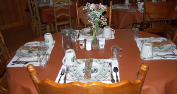 Breakfast, lunch and dinner served