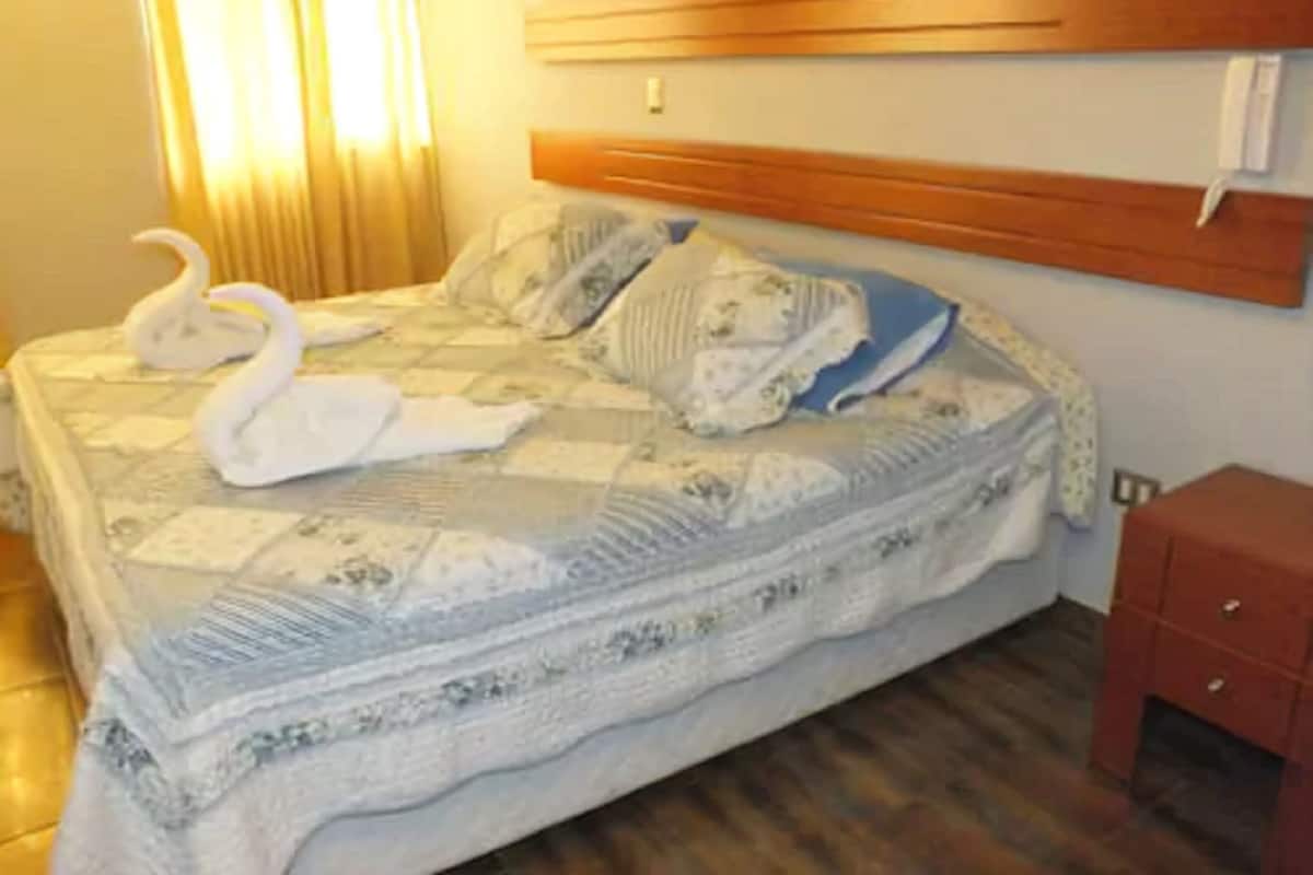 Standaard tweepersoonskamer | Een minibar, geluiddichte muren, gratis wifi, beddengoed