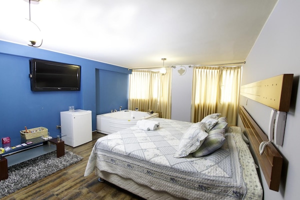 Minibar, soundproofing, free WiFi, bed sheets