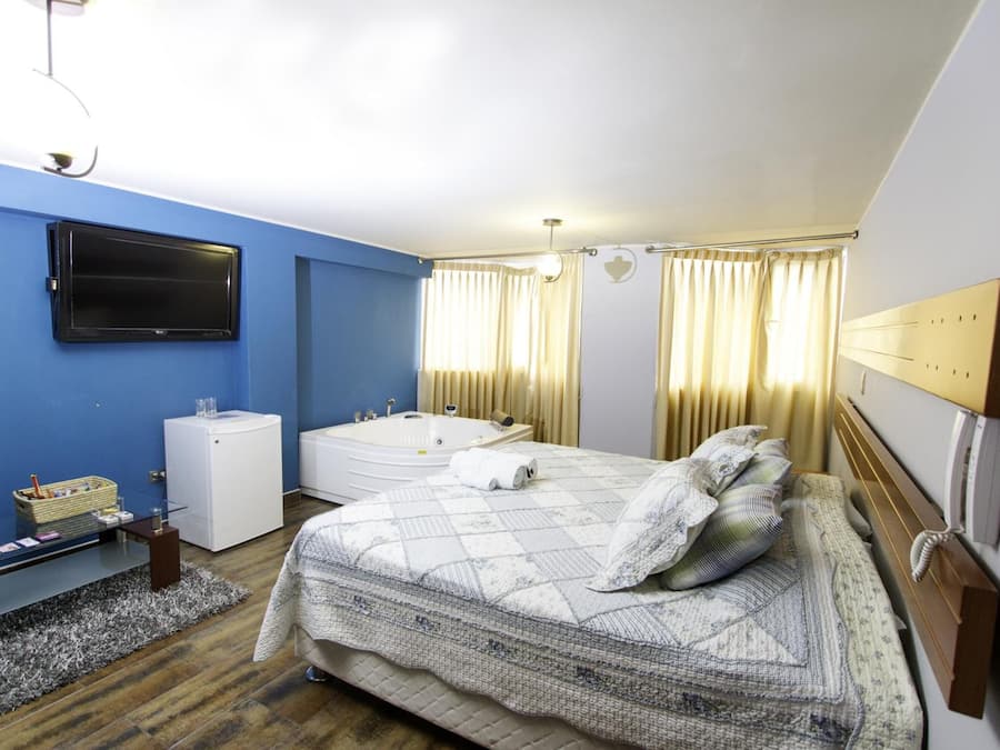 Minibar, soundproofing, free WiFi, bed sheets