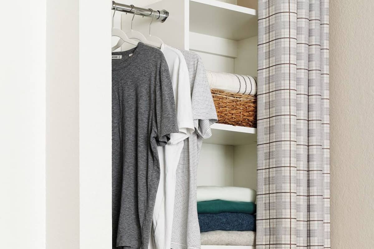 Desk, bed sheets