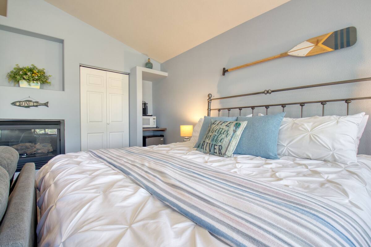 Two Rivers Room | 1 bedroom, premium bedding, down comforters, desk