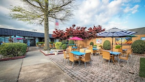 Terrace/patio - Magnuson Grand Harrisburg (New Cumberland)