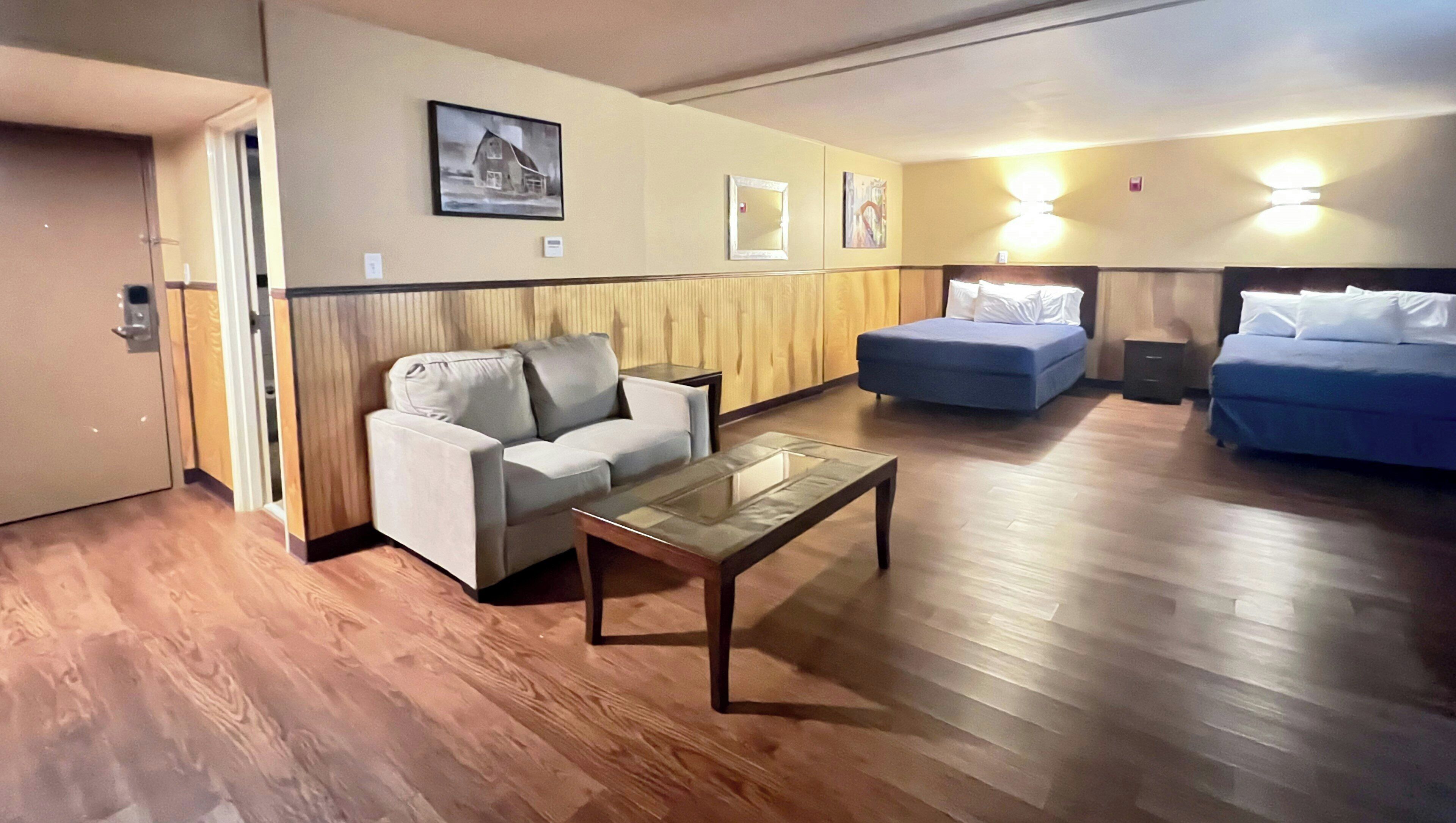 Deluxe Room, 1 Bedroom, Non Smoking | Desk, blackout drapes, iron/ironing board, free WiFi