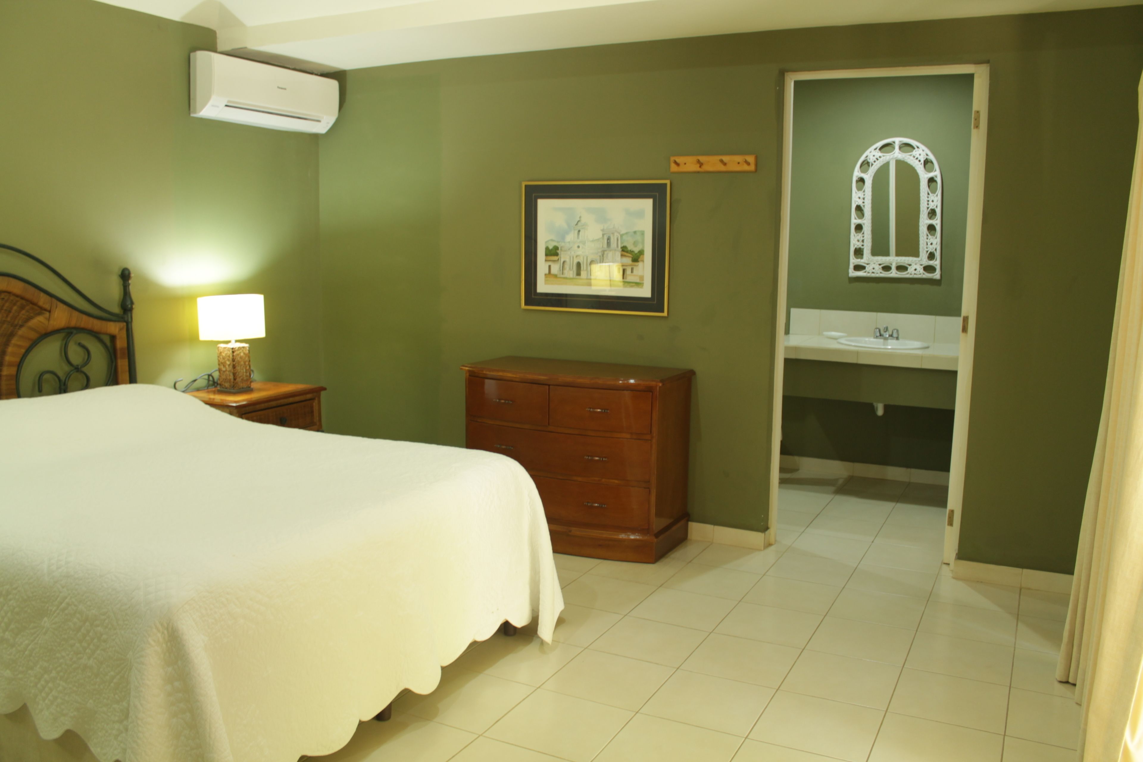 2 bedrooms, in-room safe, bed sheets