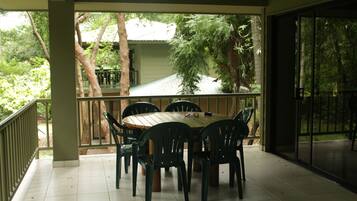 Apartment (1-3 pax) | In-room dining